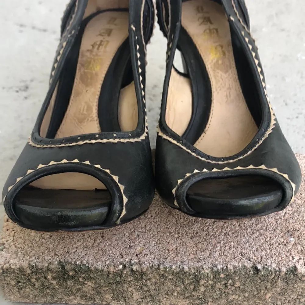 LAMB Heels  - Picture 4 of 8